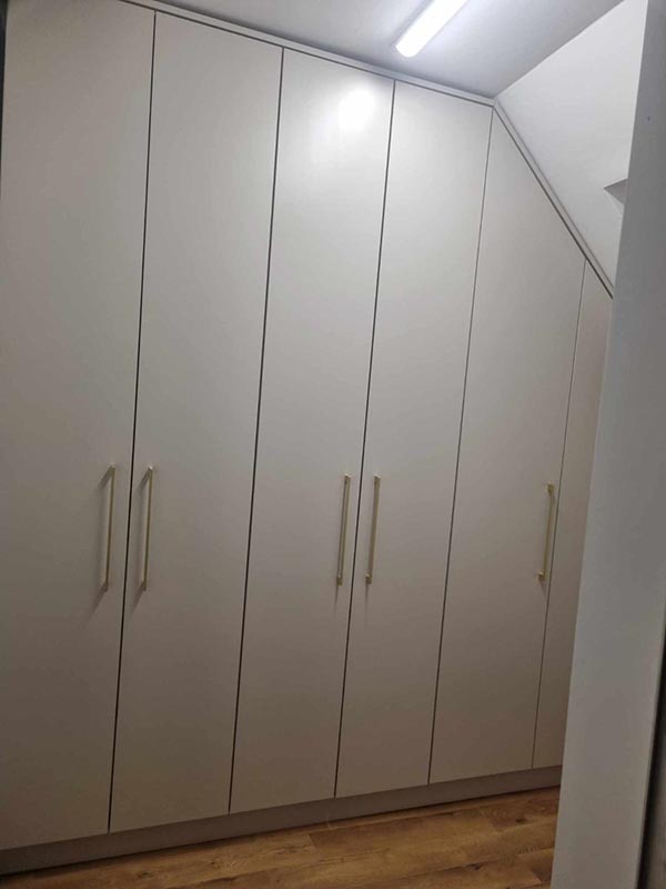 Schiebetüren- und Einbauschränke nach Maß